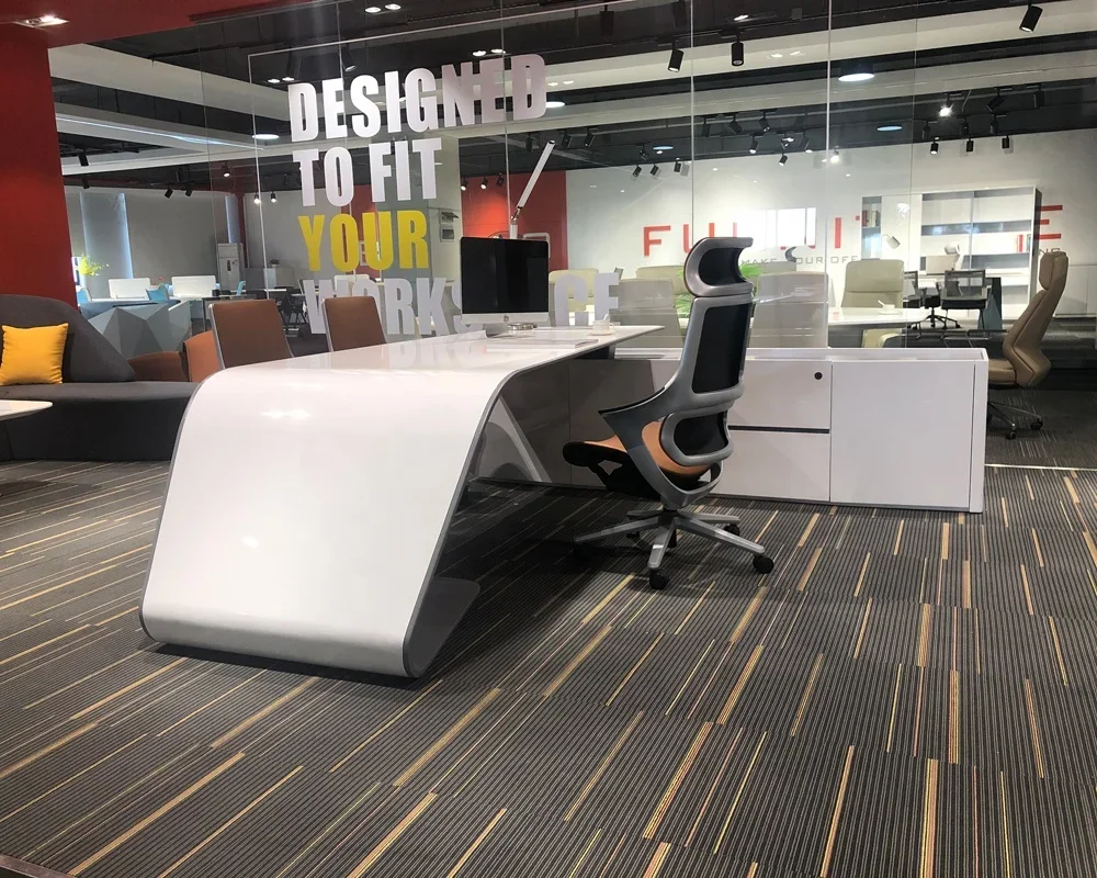 Office Tech And Management - مكتب تنفيذي ذكي على شكل حرف